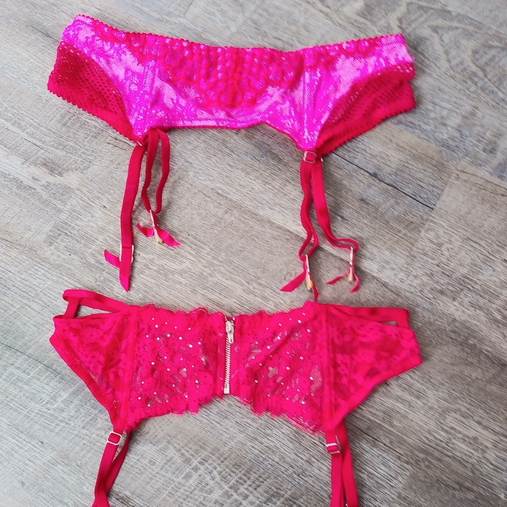 VS Garters